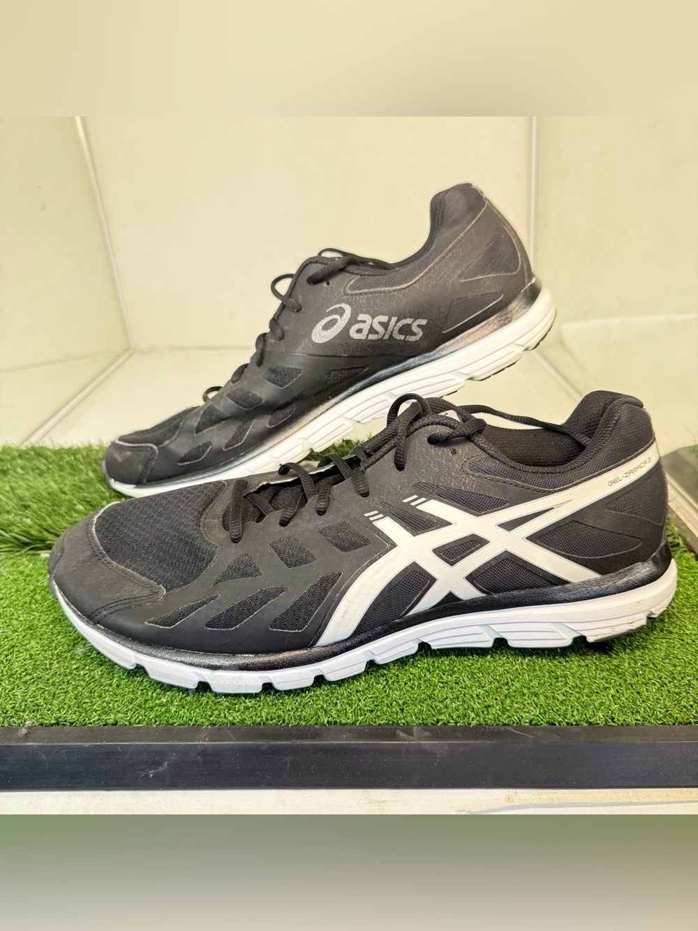 ASICS Gel-Zaraca 3 running shoes featuring a breathable